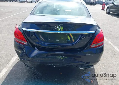 2016 Mercedes-Benz C 300 4Matic z USA, uszkodzony, nr VIN 55SWF4KB3GU116494